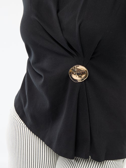 Camiseta de cuello redondo drapeado con joya fantasía - Kiabi