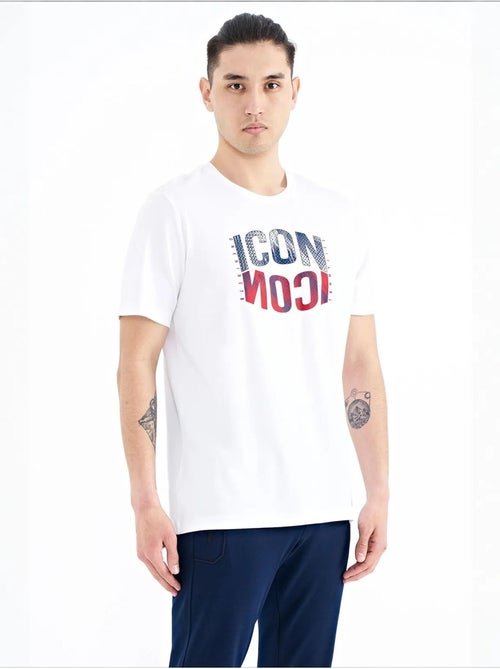 Camiseta de cuello redondo estampada con parche tommy - Kiabi Camiseta de cuello redondo estampada con parche tommy - Kiabi