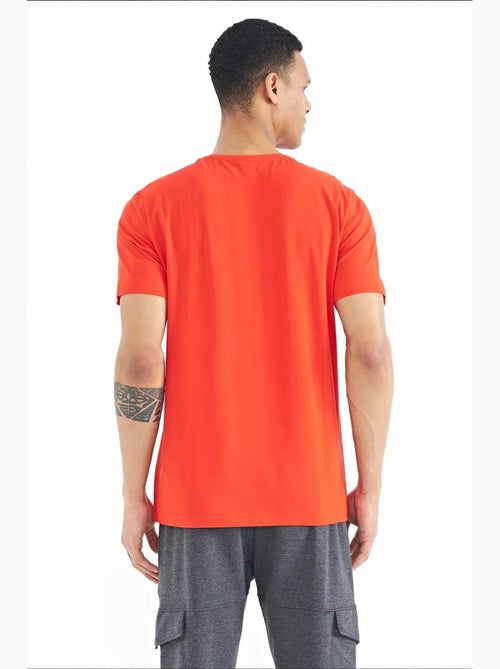 Camiseta de cuello redondo estampada con parche tommy - Kiabi Camiseta de cuello redondo estampada con parche tommy - Kiabi