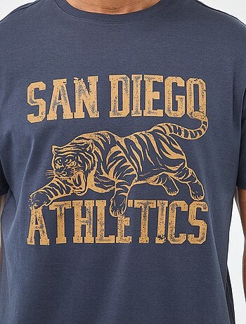 Camiseta de cuello redondo y manga corta estampada