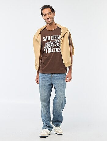 Camiseta de cuello redondo y manga corta estampada