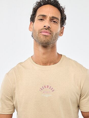 Camiseta de cuello redondo y manga corta estampada