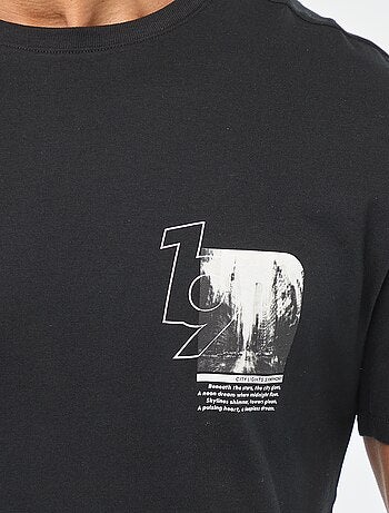 Camiseta de cuello redondo y manga corta estampada