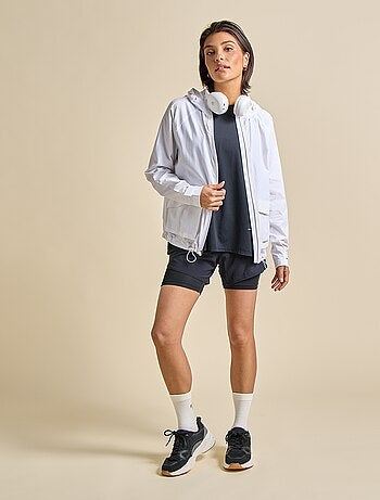 Camiseta de deporte con copas integradas - (ekstract)