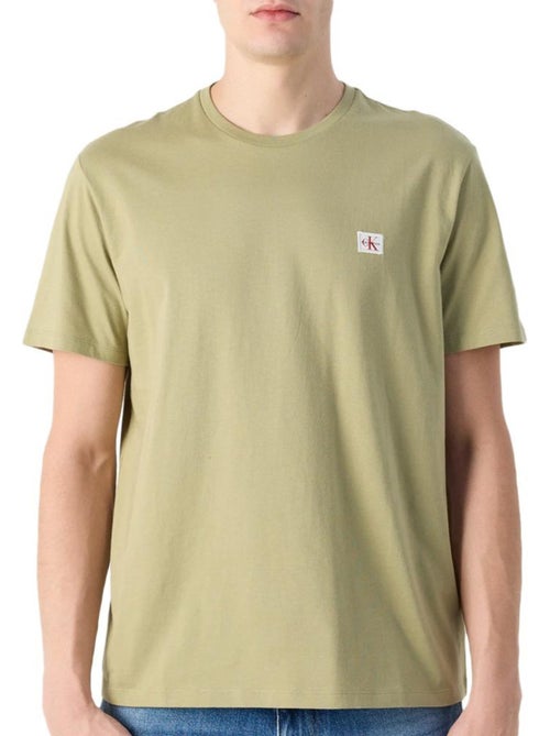 Camiseta de Hombre Calvin Klein Jeans con Insignia - Kiabi Camiseta de Hombre Calvin Klein Jeans con Insignia - Kiabi