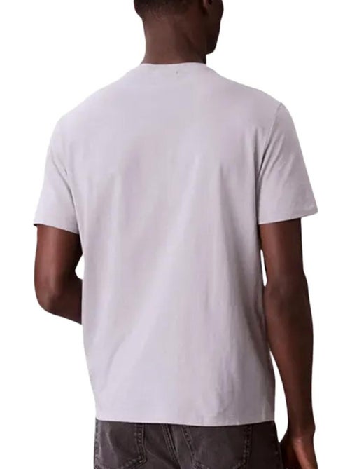 Camiseta de Hombre Calvin Klein Jeans con Logo Distintivo de Algodón - Kiabi Camiseta de Hombre Calvin Klein Jeans con Logo Distintivo de Algodón - Kiabi