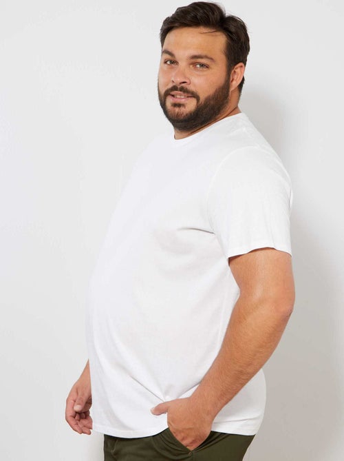 Camiseta de hombre de algodón con cuello redondo - Kiabi Camiseta de hombre de algodón con cuello redondo - Kiabi