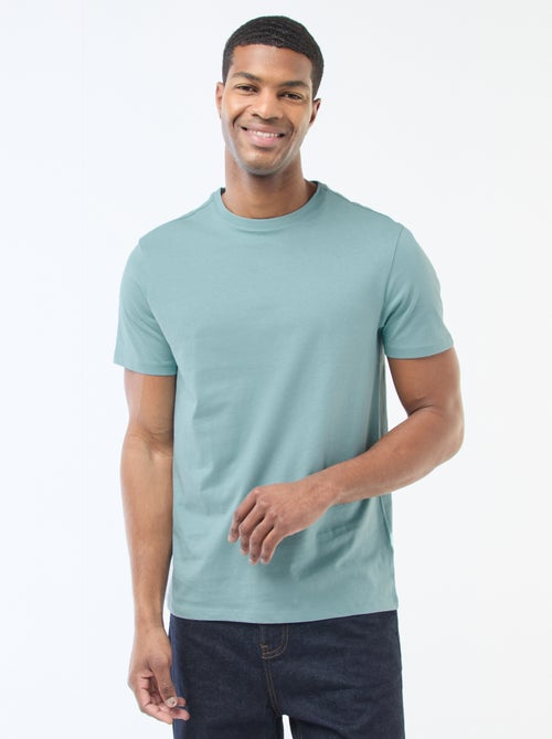 Camiseta de hombre de algodón con cuello redondo lisa - Kiabi Camiseta de hombre de algodón con cuello redondo lisa - Kiabi
