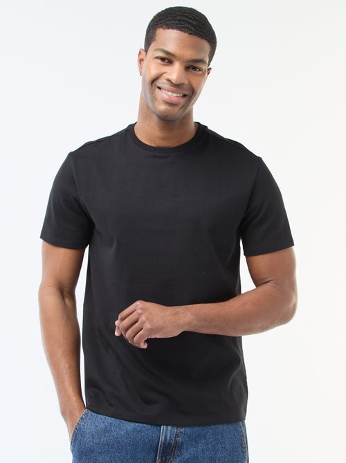 Camiseta de hombre de algodón con cuello redondo lisa - Kiabi Camiseta de hombre de algodón con cuello redondo lisa - Kiabi