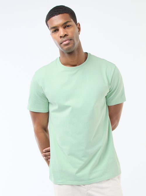 Camiseta de hombre de algodón con cuello redondo lisa - Kiabi Camiseta de hombre de algodón con cuello redondo lisa - Kiabi