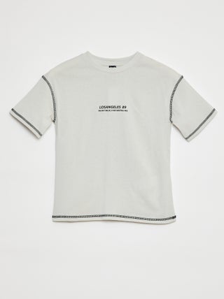 Camiseta de manga corta con adorno