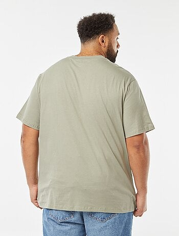 Camiseta de manga corta con bolsillo en el pecho