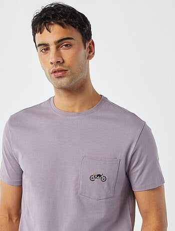 Camiseta de manga corta con bolsillo en el pecho y bordado