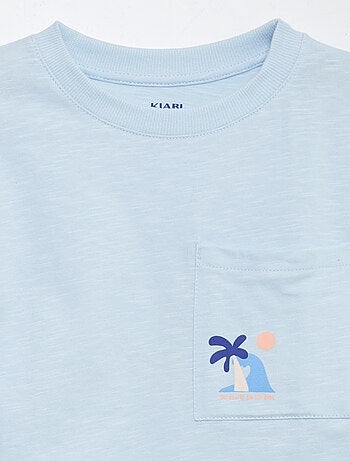 Camiseta de manga corta con bolsillo en el pecho y estampados
