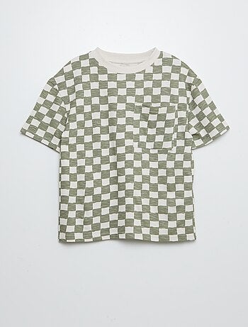 Camiseta de manga corta con bolsillo en el pecho y estampados