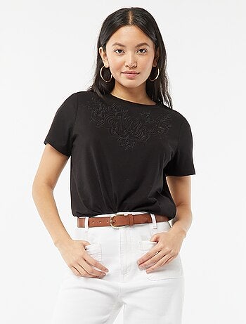 Camiseta de manga corta con bordados