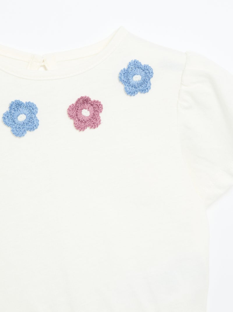 Camiseta de manga corta con bordados y bajo con volante Blanco - Kiabi