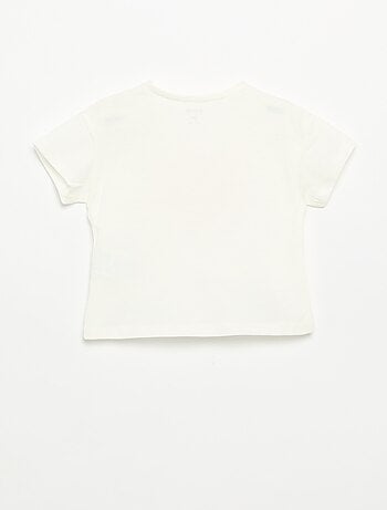 Camiseta de manga corta con corazón cosido
