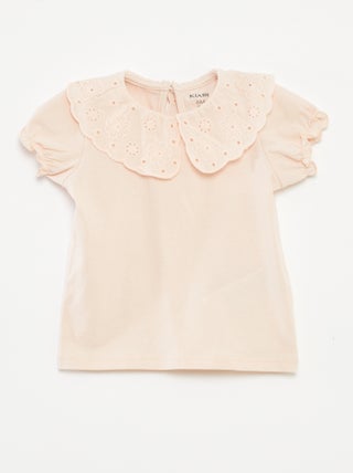 Camiseta de manga corta con cuello de fantasía
