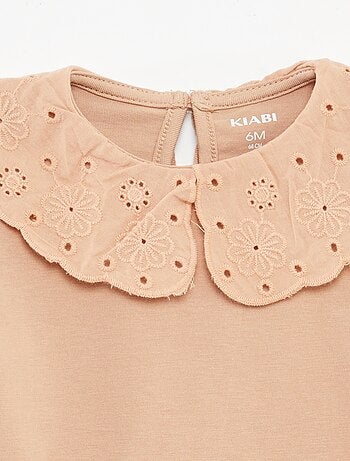 Camiseta de manga corta con cuello de fantasía
