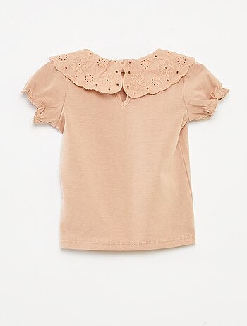 Camiseta de manga corta con cuello de fantasía
