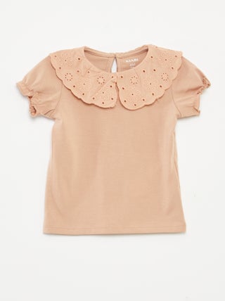 Camiseta de manga corta con cuello de fantasía