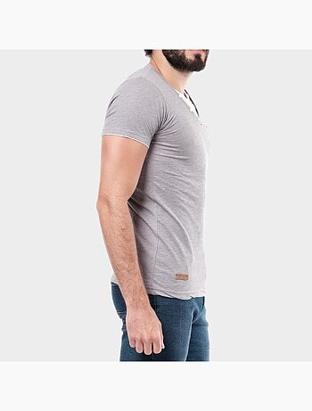 Camiseta de manga corta con cuello en V