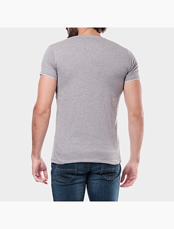 Camiseta de manga corta con cuello en V