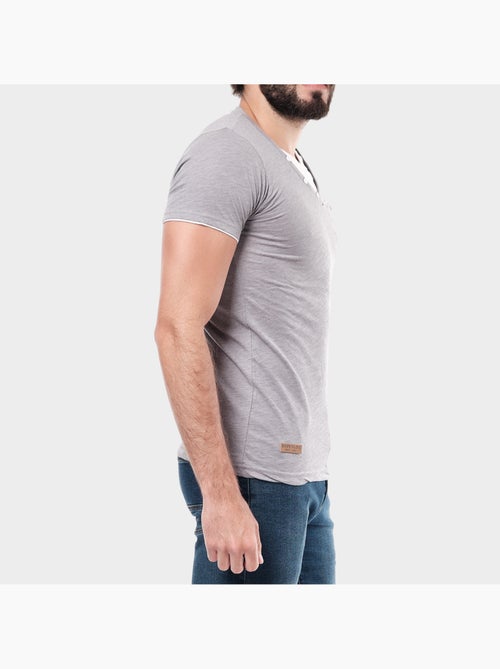 Camiseta de manga corta con cuello en V - Kiabi