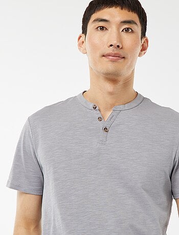 Camiseta de manga corta con cuello panadero
