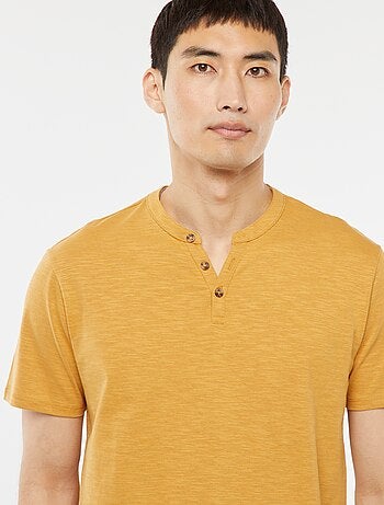 Camiseta de manga corta con cuello panadero