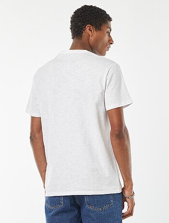 Camiseta de manga corta con cuello panadero