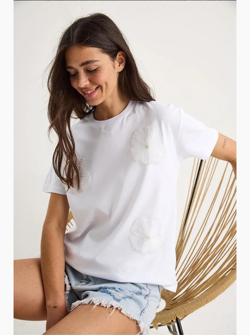Camiseta de manga corta con cuello redondo y detalle floral de lucci Blanco - Kiabi