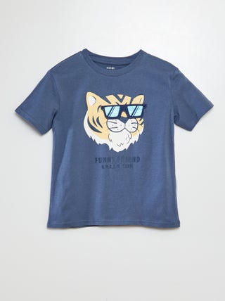 Camiseta de manga corta con cuello redondo y estampado con relieve
