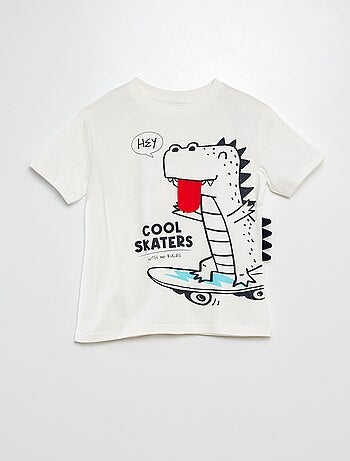 Camiseta de manga corta con cuello redondo y estampado con relieve