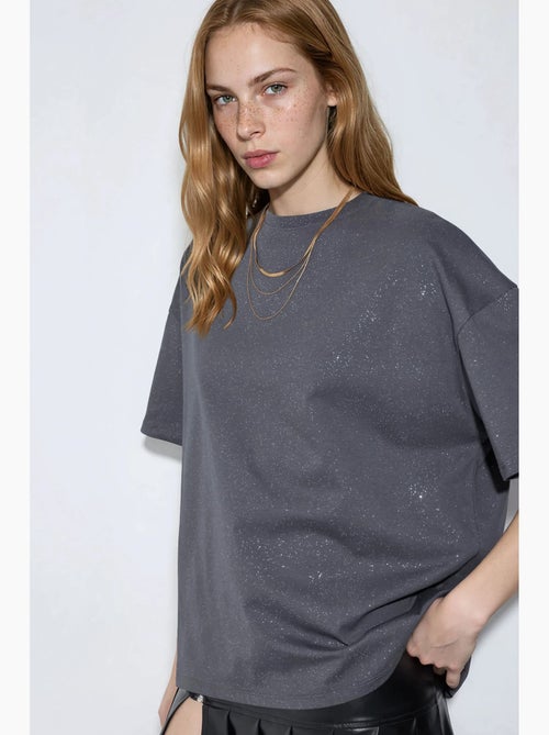 Camiseta de manga corta con cuello redondo y lentejuelas busem - Kiabi Camiseta de manga corta con cuello redondo y lentejuelas busem - Kiabi