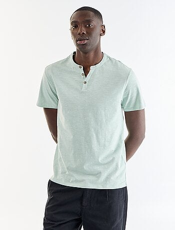 Camiseta de manga corta con cuello tunecino