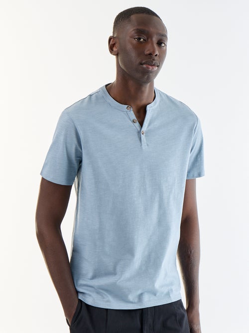 Camiseta de manga corta con cuello tunecino - Kiabi Camiseta de manga corta con cuello tunecino - Kiabi