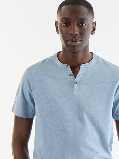 Camiseta de manga corta con cuello tunecino - Kiabi Camiseta de manga corta con cuello tunecino - Kiabi