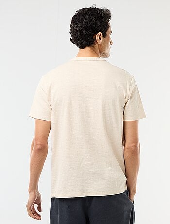 Camiseta de manga corta con cuello tunecino