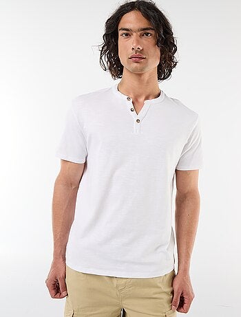 Camiseta de manga corta con cuello tunecino