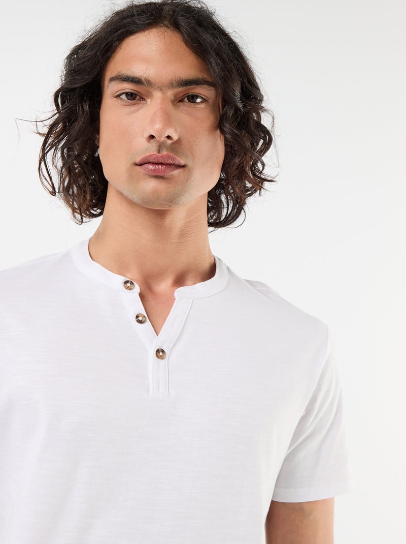 Camiseta de manga corta con cuello tunecino Blanco - Kiabi