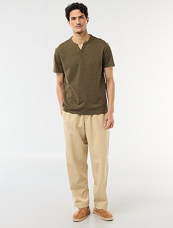 Camiseta de manga corta con cuello tunecino