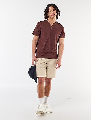 Camiseta de manga corta con cuello tunecino