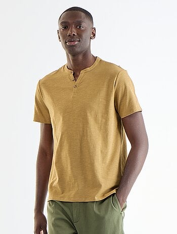 Camiseta de manga corta con cuello tunecino