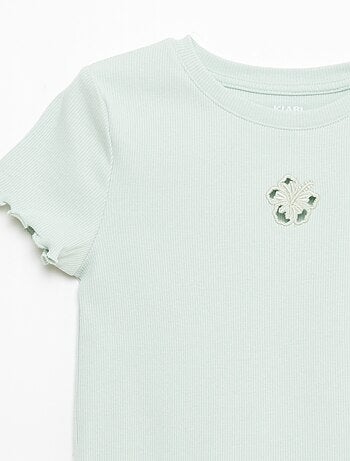 Camiseta de manga corta con forma calada