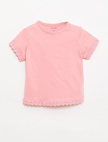 Camiseta de manga corta con detalles de ganchillo