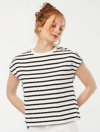 Camiseta de manga corta con espalda abierta