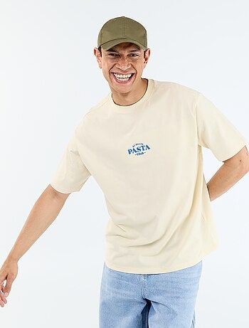 Camiseta de manga corta con estampados y bordados por delante y por detrás