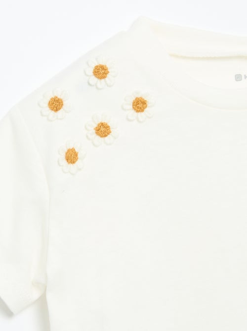 Camiseta de manga corta con flores en el hombro - Kiabi